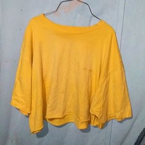 Columbia sports wear company, cropped T-shirt